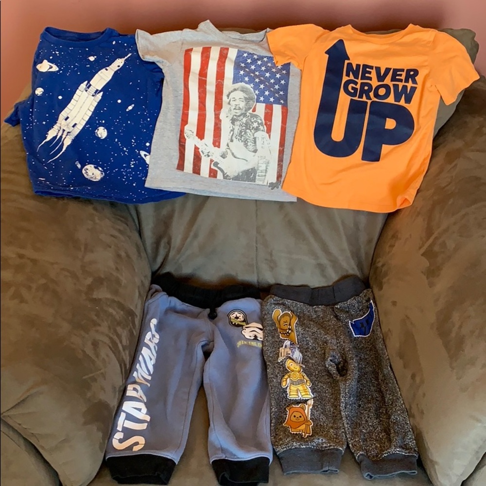 4T Boys. Star Wars pants ( 2). T-shirt’s. (3).